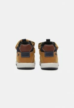 Geox ALBEN BOY - Chaussures Premiers Pas - Yellow/navy -Pas Cher Geox Boutique 43afccc18be04717bc180a525d9a4304