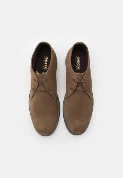 Geox UOMO CLAUDIO - Chaussures à Lacets - Chocolate -Pas Cher Geox Boutique 4c3797a3e5494a43bbebaaaf4fcdb17e