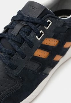 Geox Baskets Basses - Navy/orange 11 Geox Baskets Basses - Navy/orange -Pas Cher Geox Boutique 4cb96ae722a54236b991a956e7aaf209