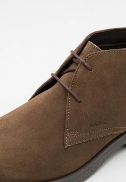 Geox UOMO CLAUDIO - Chaussures à Lacets - Chocolate -Pas Cher Geox Boutique 5883d750f89945058a5e9739838a3d5a