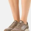 Geox SUKIE - Baskets Basses - Dark Beige