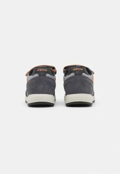 Geox ALBEN BOY - Baskets Basses - Dark Grey/orange -Pas Cher Geox Boutique 8c92eb71343a4a09aae2af3eb1ecfb1a