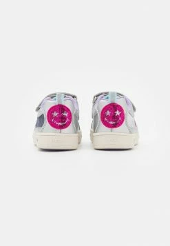 Geox SKYLIN GIRL - Baskets Basses - Silver/fuchsia -Pas Cher Geox Boutique 8fb2c959f6ee445494006a9777f3f725