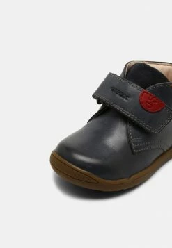 Geox MACCHIA BOY - Chaussures Premiers Pas - Dark Navy -Pas Cher Geox Boutique bd057d493e954d07b3667888fb71fcec
