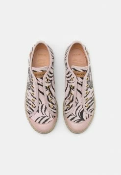 Geox JR KILWI GIRL WWF-Slip-ons - Mocassins - Light Rose 9 Geox JR KILWI GIRL WWF-Slip-ons - Mocassins - Light Rose -Pas Cher Geox Boutique cd046dc6acf64f1593fa219249ee6338