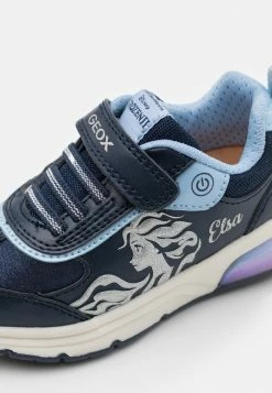 Geox DISNEY FROZEN ELSA SPACECLUB GIRL - Baskets Basses - Navy/sky -Pas Cher Geox Boutique d7c062a7231e422680428a2aeec5904c