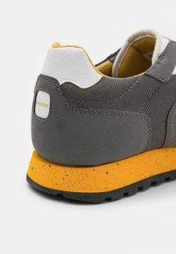 Geox PONENTE - Baskets Basses - Navy/ochre -Pas Cher Geox Boutique e05723487c814bb29c910e2c25219af7