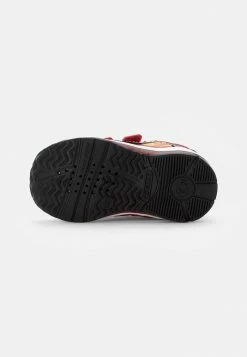 Geox CARS MCQUEEN BABY TODO BOY - Baskets Basses - Red/black -Pas Cher Geox Boutique f53bcd77968449259ea6a85b9ccba1c9