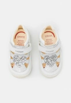 Geox NEW BALU GIRL - Sandales - White -Pas Cher Geox Boutique f5e9c19c4390479f90feff8343c6e672